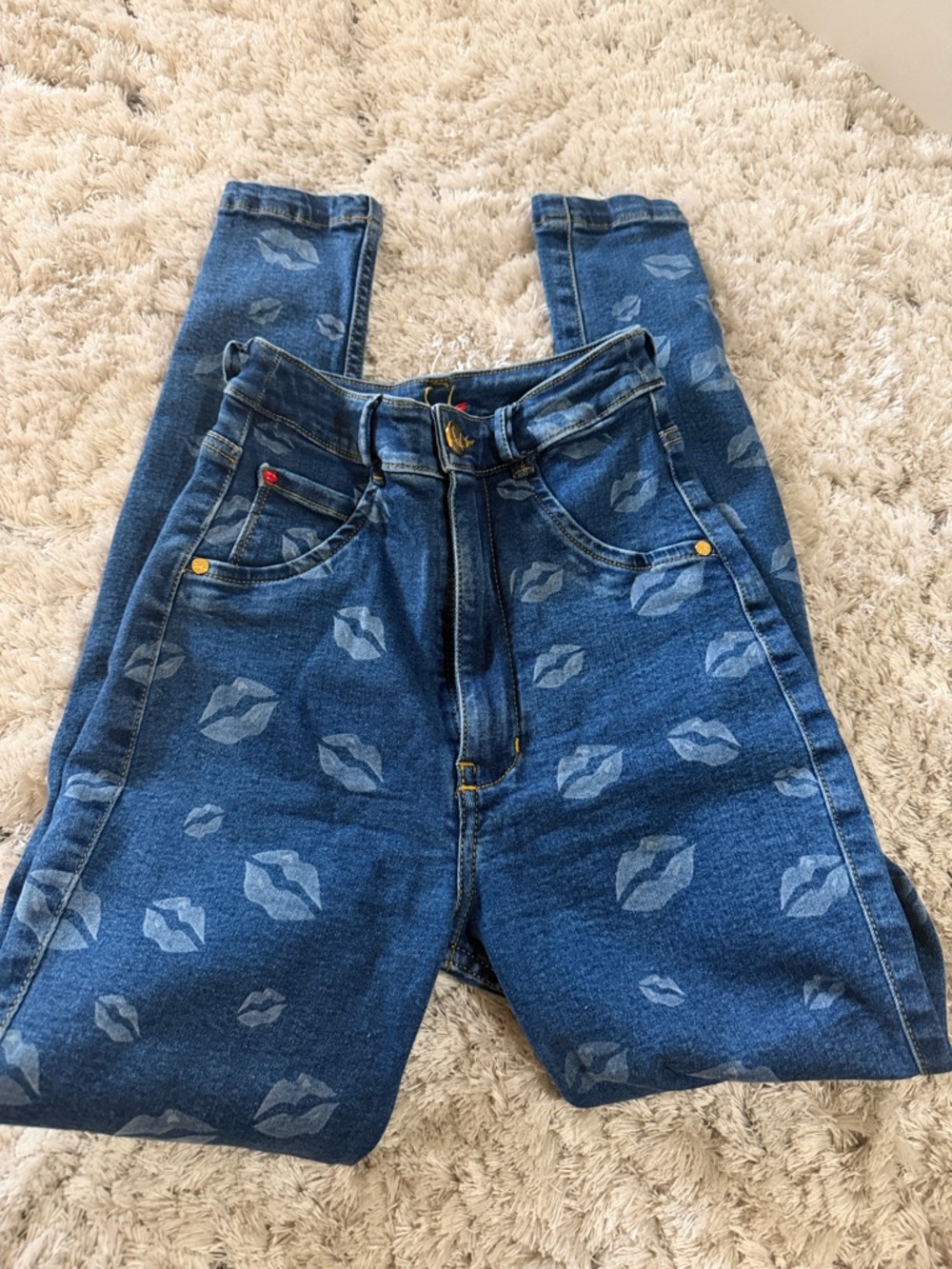 High-Rise Blue Kiss-Print Skinny Jeans